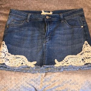 Altair’s State appliqué denim skirt